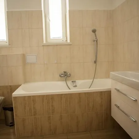 Penzión pre hostí Burra 3*